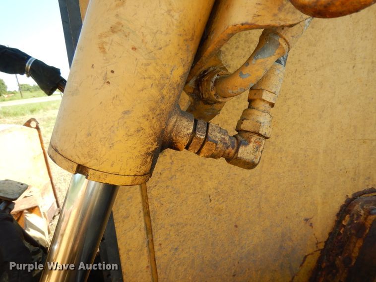 image for item DG6795 2004 John Deere 750C LGP  dozer