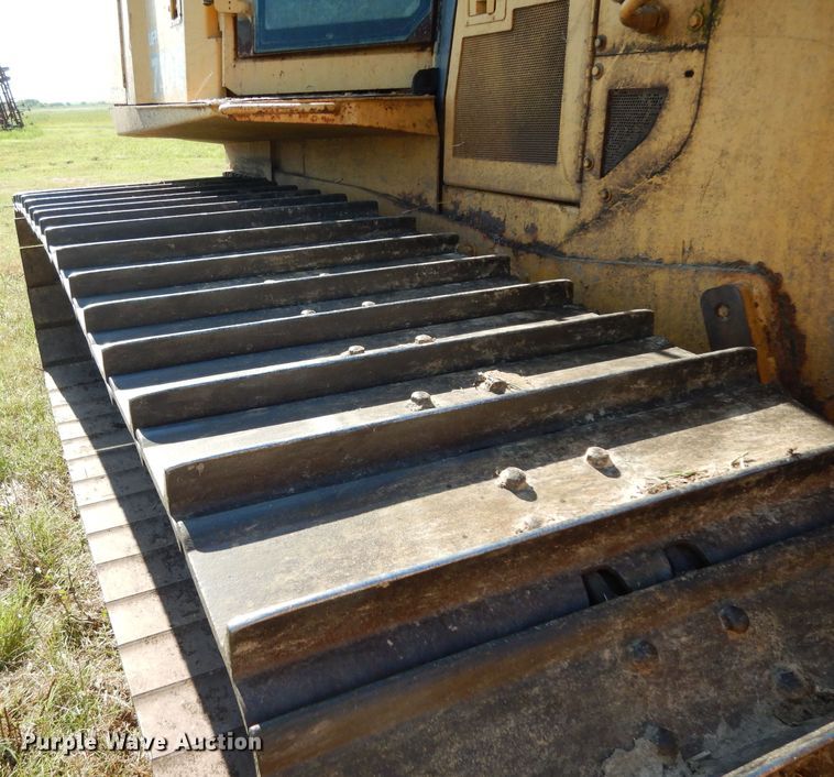 image for item DG6795 2004 John Deere 750C LGP  dozer