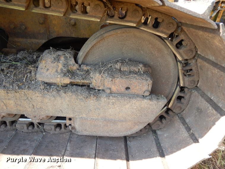 image for item DG6795 2004 John Deere 750C LGP  dozer