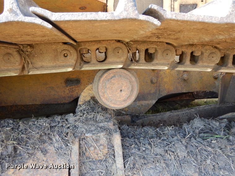 image for item DG6795 2004 John Deere 750C LGP  dozer