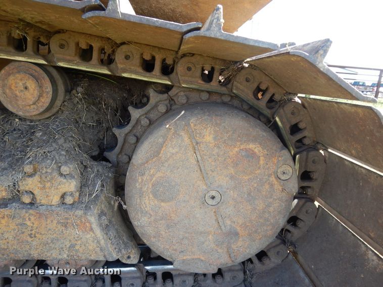 image for item DG6795 2004 John Deere 750C LGP  dozer