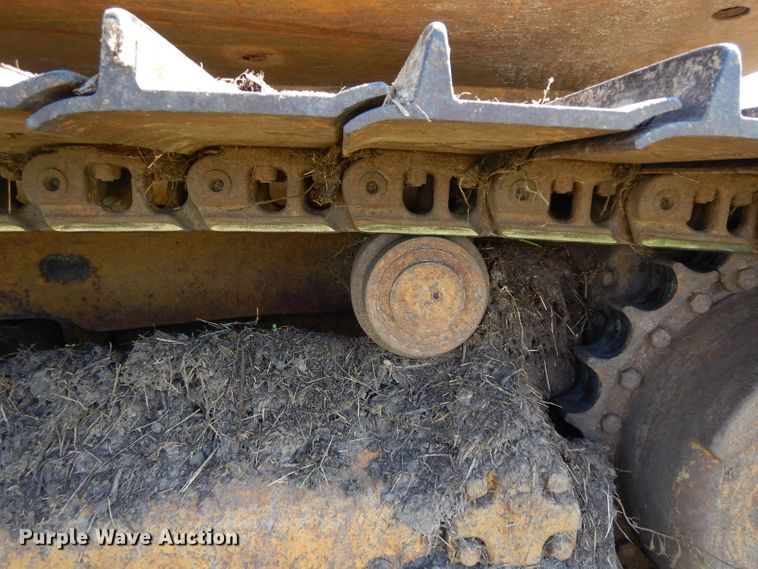 image for item DG6795 2004 John Deere 750C LGP  dozer