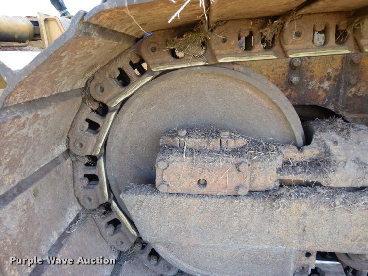 image for item DG6795 2004 John Deere 750C LGP  dozer