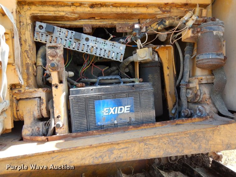 image for item DG6795 2004 John Deere 750C LGP  dozer