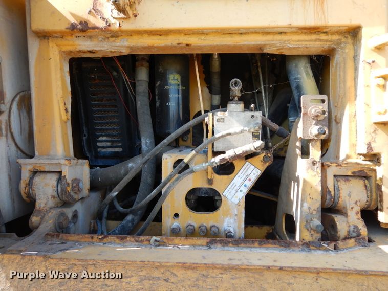 image for item DG6795 2004 John Deere 750C LGP  dozer