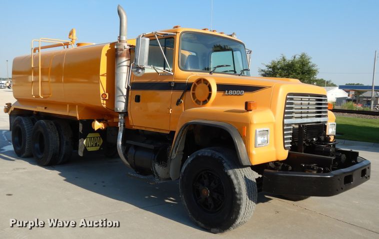 image for item DG7821 1996 Ford L8000 water truck