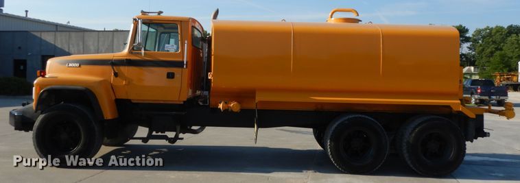 image for item DG7821 1996 Ford L8000 water truck