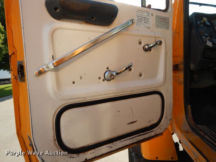 image for item DG7821 1996 Ford L8000 water truck