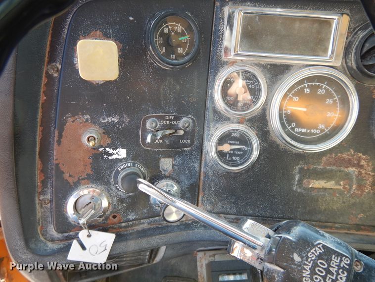 image for item DG7821 1996 Ford L8000 water truck