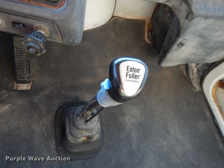 image for item DG7821 1996 Ford L8000 water truck