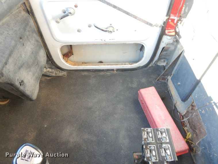 image for item DG7821 1996 Ford L8000 water truck