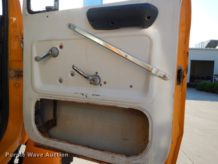 image for item DG7821 1996 Ford L8000 water truck