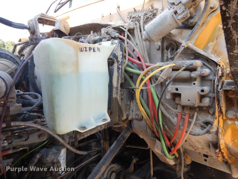 image for item DG7821 1996 Ford L8000 water truck