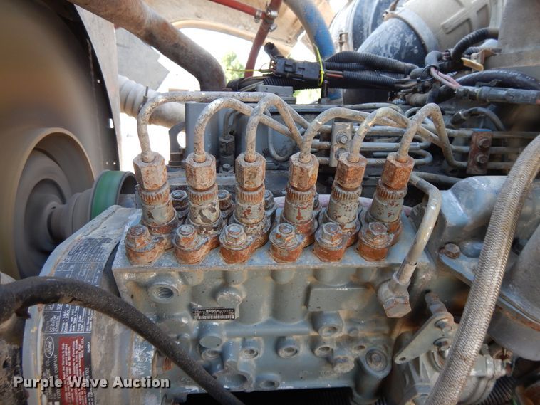 image for item DG7821 1996 Ford L8000 water truck