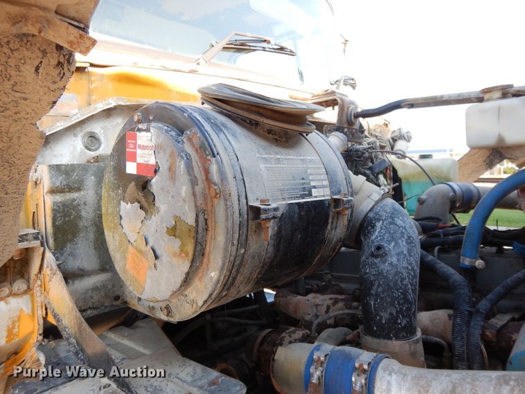 image for item DG7821 1996 Ford L8000 water truck