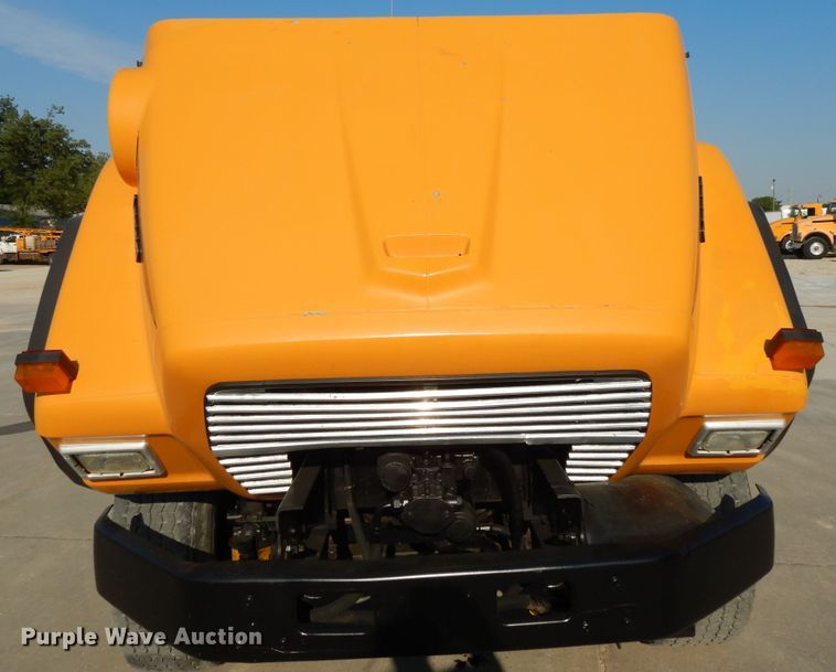 image for item DG7821 1996 Ford L8000 water truck