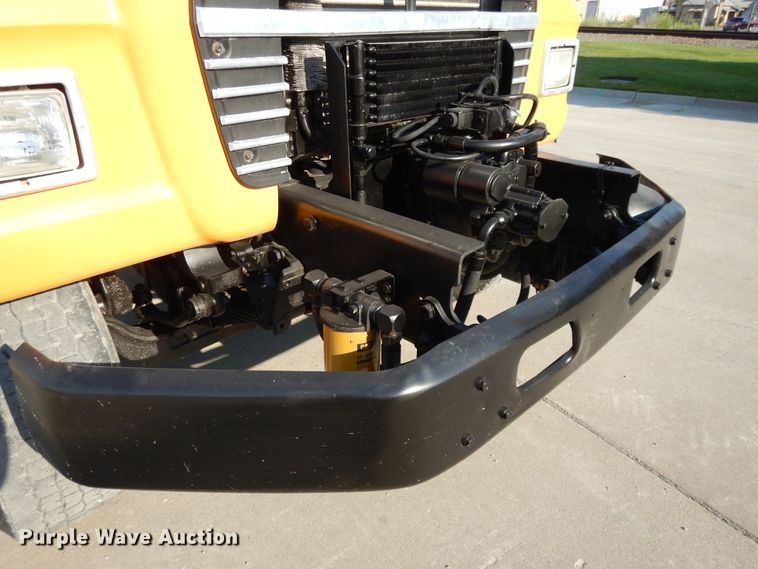 image for item DG7821 1996 Ford L8000 water truck