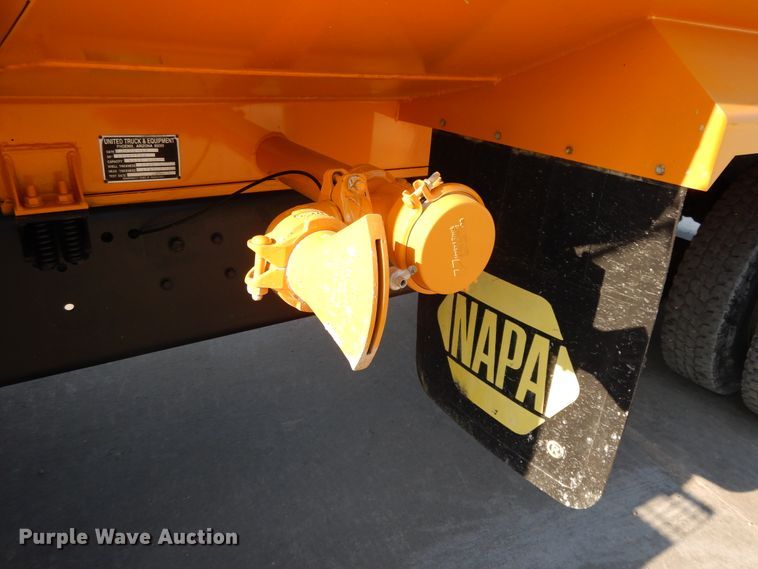 image for item DG7821 1996 Ford L8000 water truck