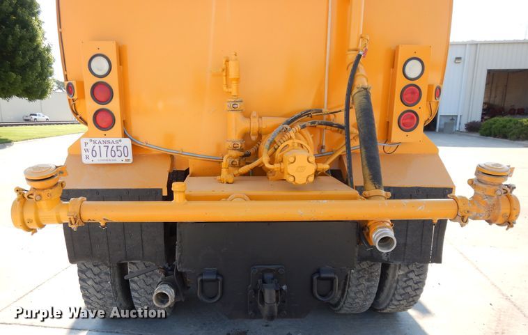 image for item DG7821 1996 Ford L8000 water truck