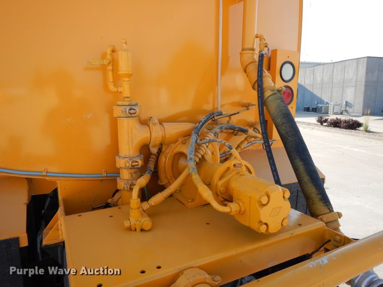 image for item DG7821 1996 Ford L8000 water truck