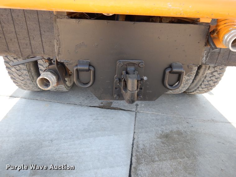 image for item DG7821 1996 Ford L8000 water truck