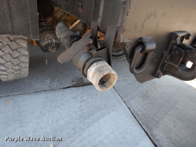 image for item DG7821 1996 Ford L8000 water truck