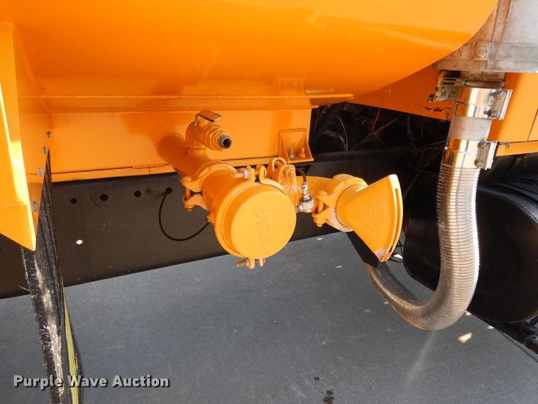 image for item DG7821 1996 Ford L8000 water truck