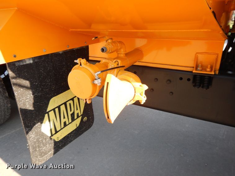 image for item DG7821 1996 Ford L8000 water truck