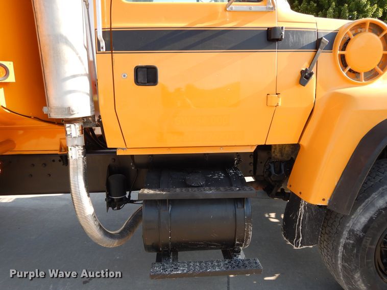 image for item DG7821 1996 Ford L8000 water truck