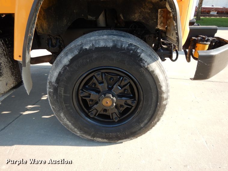 image for item DG7821 1996 Ford L8000 water truck