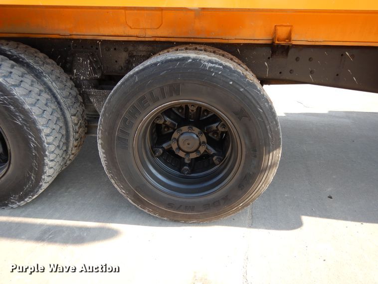 image for item DG7821 1996 Ford L8000 water truck