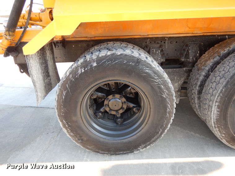 image for item DG7821 1996 Ford L8000 water truck