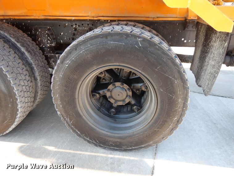 image for item DG7821 1996 Ford L8000 water truck