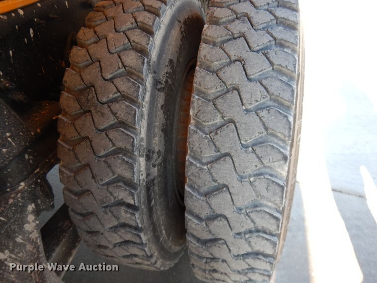 image for item DG7821 1996 Ford L8000 water truck