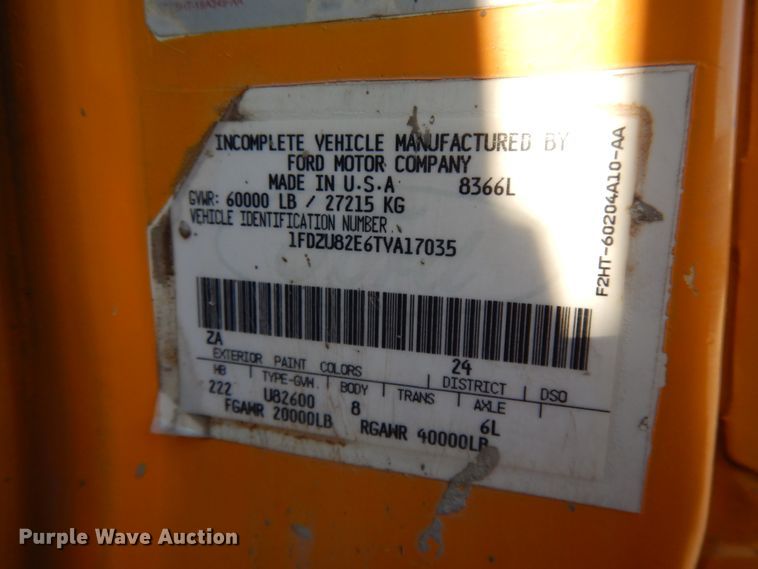 image for item DG7821 1996 Ford L8000 water truck