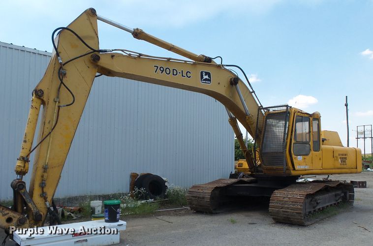 image for item DH3788 1990 John Deere 790D LC excavator