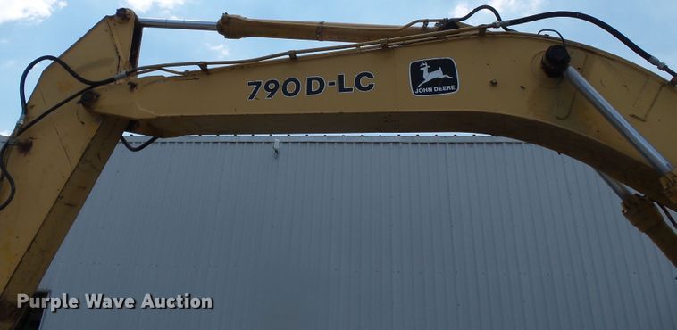 image for item DH3788 1990 John Deere 790D LC excavator