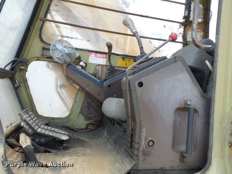 image for item DH3788 1990 John Deere 790D LC excavator