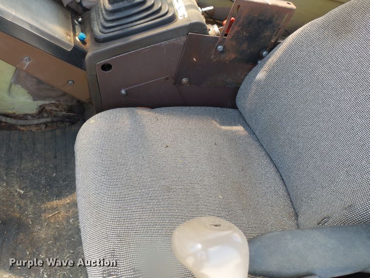 image for item DH3788 1990 John Deere 790D LC excavator