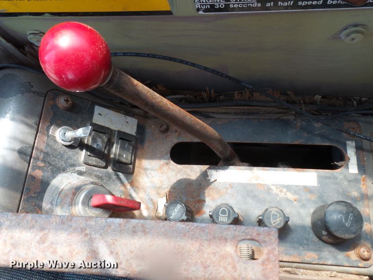 image for item DH3788 1990 John Deere 790D LC excavator