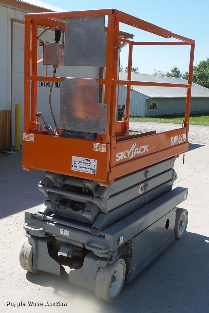image for item DH3790 Skyjack SJIII 3219  scissor lift