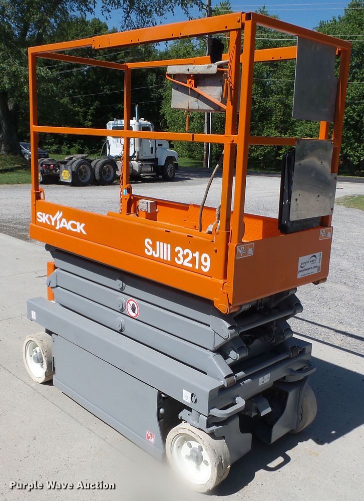 image for item DH3790 Skyjack SJIII 3219  scissor lift