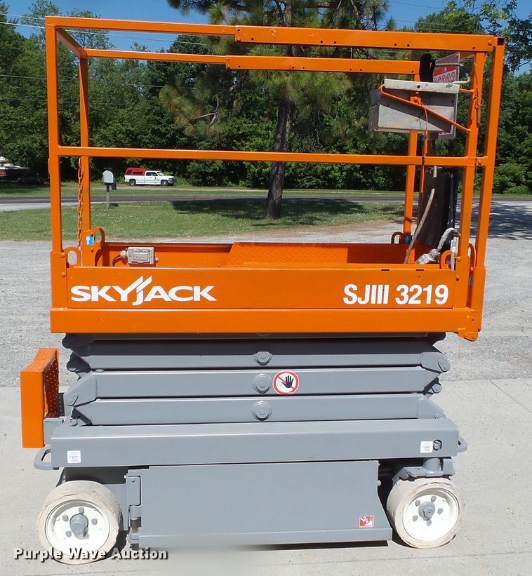 image for item DH3790 Skyjack SJIII 3219  scissor lift