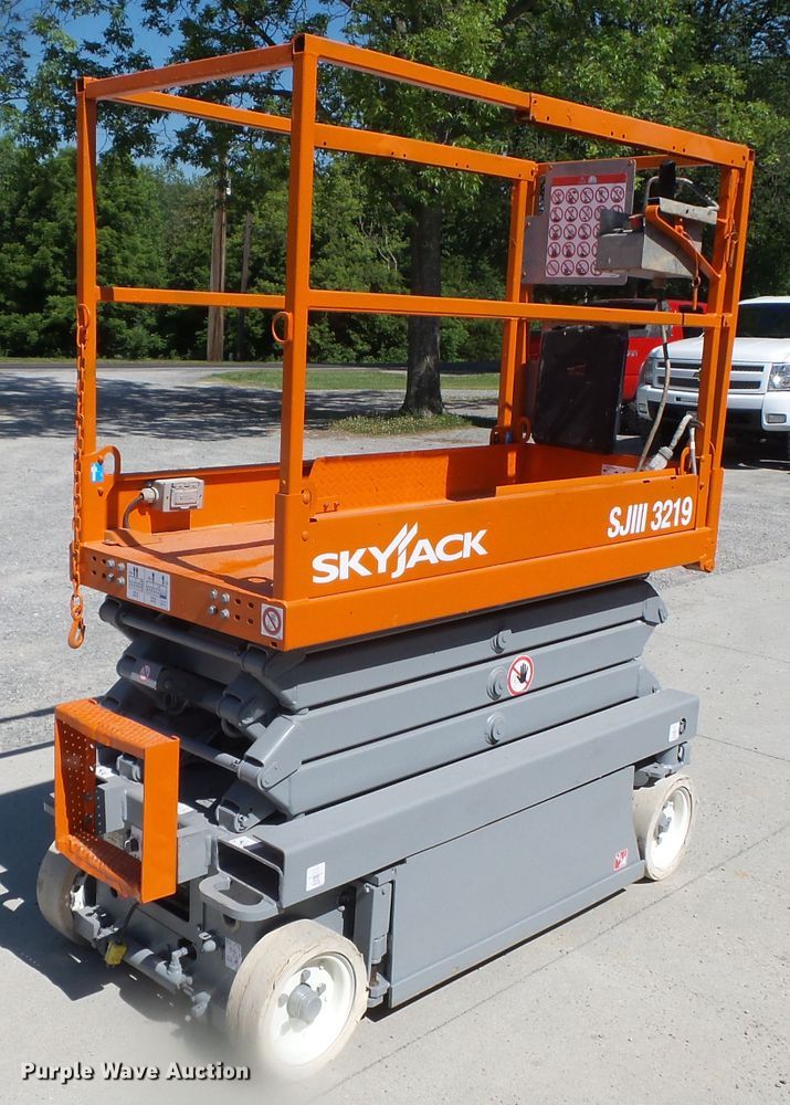 image for item DH3790 Skyjack SJIII 3219  scissor lift