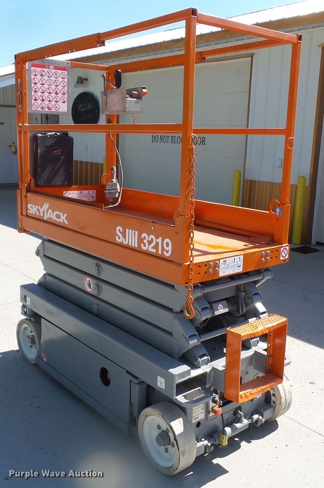 image for item DH3790 Skyjack SJIII 3219  scissor lift