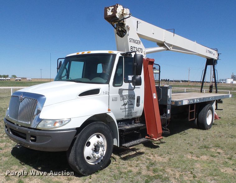 image for item DH4903 2006 International 4200 crane truck