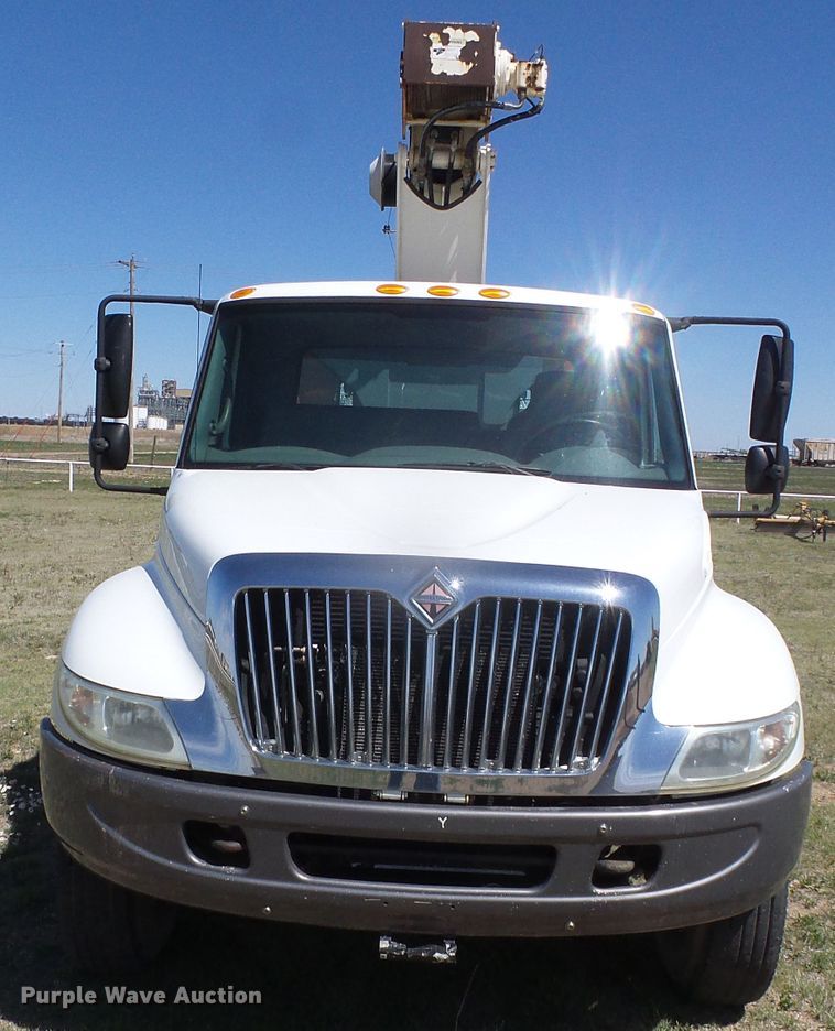 image for item DH4903 2006 International 4200 crane truck
