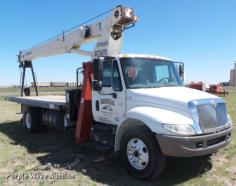 image for item DH4903 2006 International 4200 crane truck