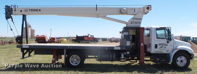 image for item DH4903 2006 International 4200 crane truck