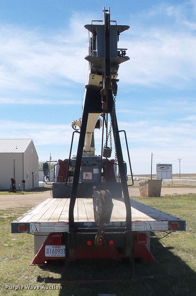 image for item DH4903 2006 International 4200 crane truck